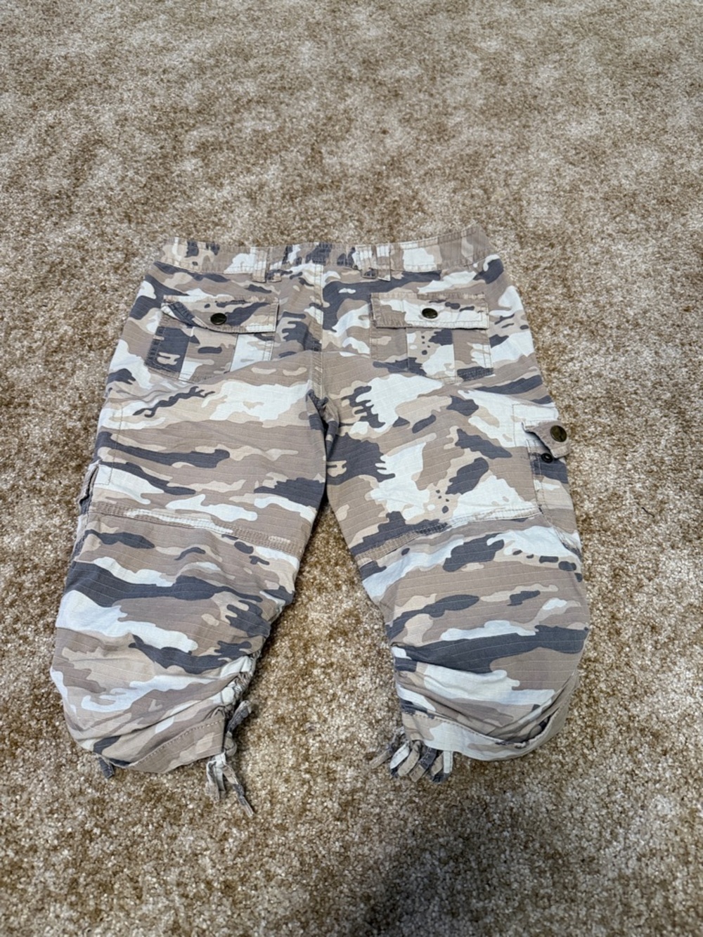 Xhilaration Tan & Cream Camouflage Ruched Capri Cargo Pants - Picture 3 of 3